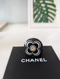 CHANELシャネル☆プラスチックリング白黒　カメリア　ココマーク
