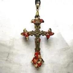 レッドコーラル（赤珊瑚）封入 クロスネックレス｜金古美×星モチーフ｜ゴシック