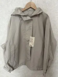 無印良品の撥水UV カットポケッタブルフードジャケットライトベージュXL 新品