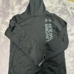 Under Armour ブラック パーカー 140