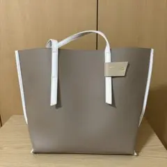 ベージュ シンプル トートバッグのサムネイル