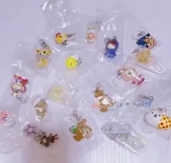 カプセルトイ18点セット 多様なキャラクター めじるしアクセサリー