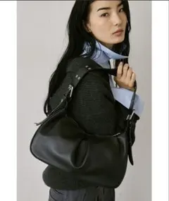 【美品】un/neu アンノイ ワンハンドルタックハンドバッグ フェイクレザー