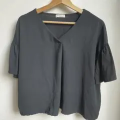 【美品】earth music & ecology Vネックフレア袖シャツ