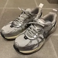 Nike v2kラン　シルバースニーカー　26cm