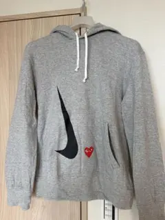希少カラー PLAYCOMMEdesGARCONS × NIKEコラボフーディ - メルカリ
