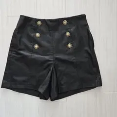 ZARA レザー風　黒ショートパンツ s