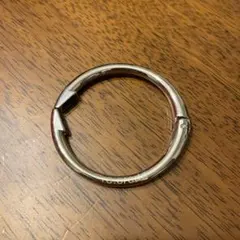 シンプルな金属製キーホルダー