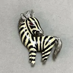 しまうまブローチ