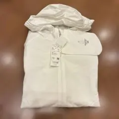 ユニクロ ポケッタブルUVカットパーカ オフホワイト Lのサムネイル