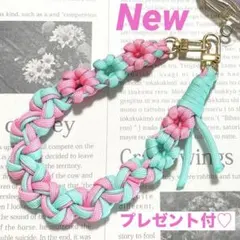 ❤️New❤️ パラコード　お花のスマホストラップ　バッグチャーム　プレゼント付♡