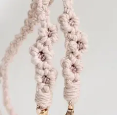 マクラメ編みのスマホショルダーストラップ