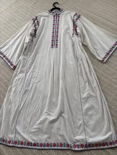 古着ホワイト ロングシャツワンピース 赤青刺繍