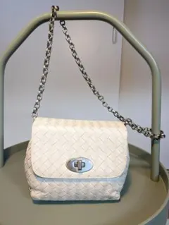 ボッテガ・ヴェネタ　イントレチャート ショルダーバッグ ホワイト レザー