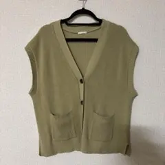 カーキ Vネック ニットベスト　GU