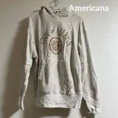 ベージュ パーカー