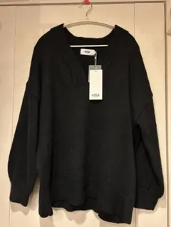 AZUL ブラック Vネックニット