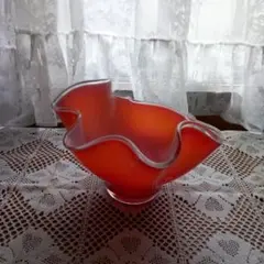 【昭和レトロ】ガラス製品　レッド　変形フラワーベース　花瓶