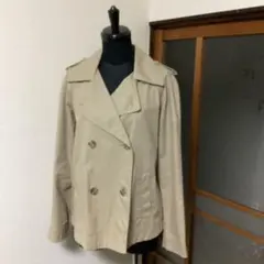ベージュ ダブルブレスト トレンチコート　GAPのサムネイル