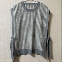 ikka グレー編み込みニットベスト