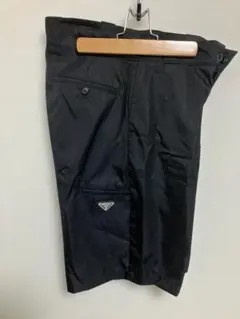 美品 PRADA Re-Nylon ショートパンツ 三角ロゴ ブラック 44のサムネイル