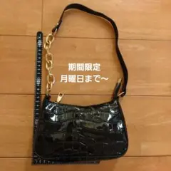 ブラックエナメルショルダーバッグ