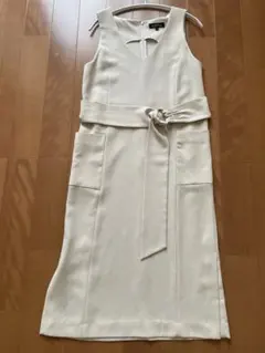 ノースリーブクリーム色ロングワンピース