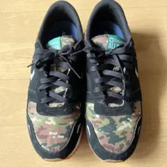 迷彩 スニーカー