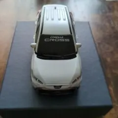 COROLLA CROSS ミニカー ホワイト