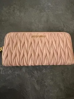 Miu Miu ピンク キルティング長財布 - メルカリ