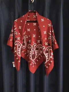 赤いペイズリー柄バンダナ、スカーフ