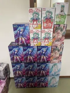 初音ミク フィギュア 24体セット まとめ売り - メルカリ