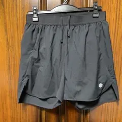 asics 黒のショートパンツ 反射材付き