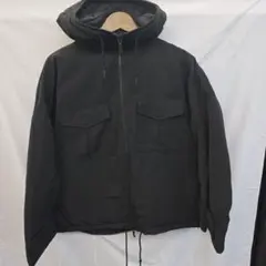 UNIQLO　フード付きブラックジャンパー