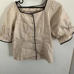 フリルトップス