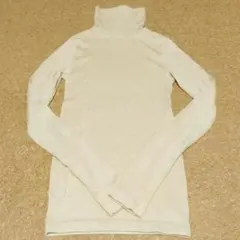 UNIQLO　極暖ヒートテックシームレスリブタートルネック　Ｓサイズ　ベージュ