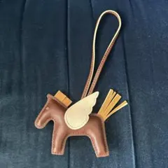 【新品】【送料無料】ペガサスチャーム　バックチャーム　ブラウン