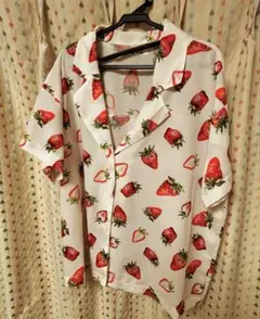 W♡C♡ストロベリー柄シャツのサムネイル