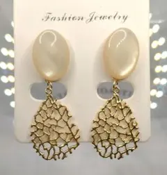 ハンドメイドNo.107シェルカボションピアス