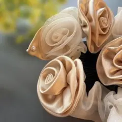 ベージュ・アイボリー系　パール付　花　フラワー　髪飾り　コーム付　卒業式　入学式