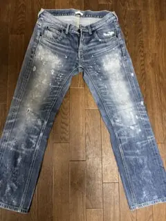 ダメージ加工ブルーデニムパンツ