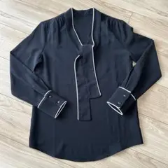 黒ブラウス長袖