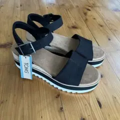 新品 TOMS サンダル ブラック USサイズ7のサムネイル