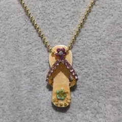 ハワイアンジュエリー ビーチサンダル型ペンダントネックレス(薄いオレンジ)