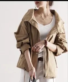 ベージュ フード付き マウンテンパーカー