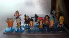 レトロ ワンピース フィギュアセット 13体 ゾロ缶バッジ付き - メルカリ