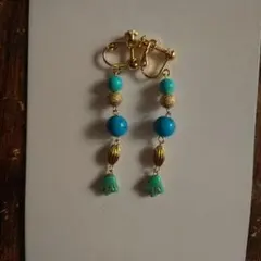 ターコイズブルー フラワーモチーフ イヤリング