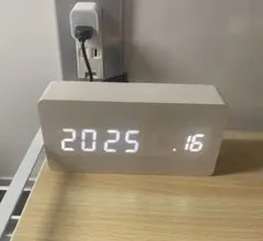 新品　木製LED デジタルクロック　置き時計　ホワイト