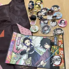 鬼滅の刃　缶バッジなど　色々