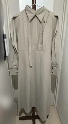 UNITED TOKYO フレアースリーブデザインワンピース　ベージュ